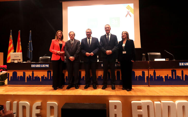 Benidorm acoge el acto de apertura del curso académico de la UNED en el 30 aniversario de su sede en la ciudad 